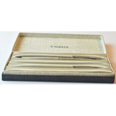 PA3648 Parker 45 Flighter Fountain Pen and Pencil Set, boxed. (Broad)