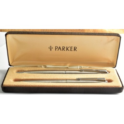 PA3693 Parker 45 Flighter Fountain Pen and Ballpoint Set, boxed. (Medium)