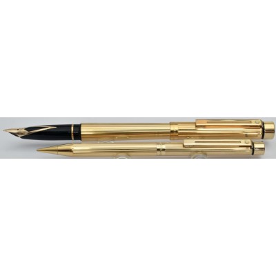 SH1867 Targa by Sheaffer No. 1005 Fluted Gold Plate Fountain Pen and Pencil Set, boxed.  (Soft Medium)